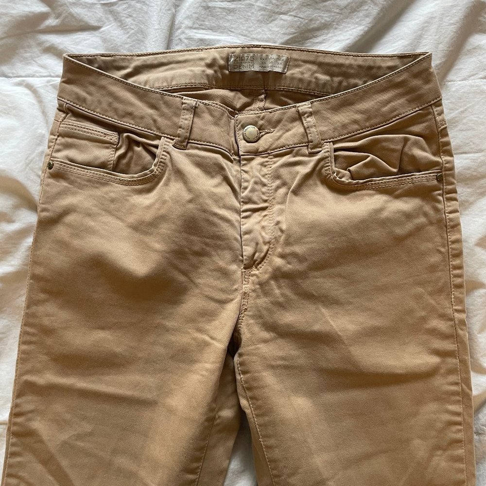 zara // mid rise slim fit khaki pants